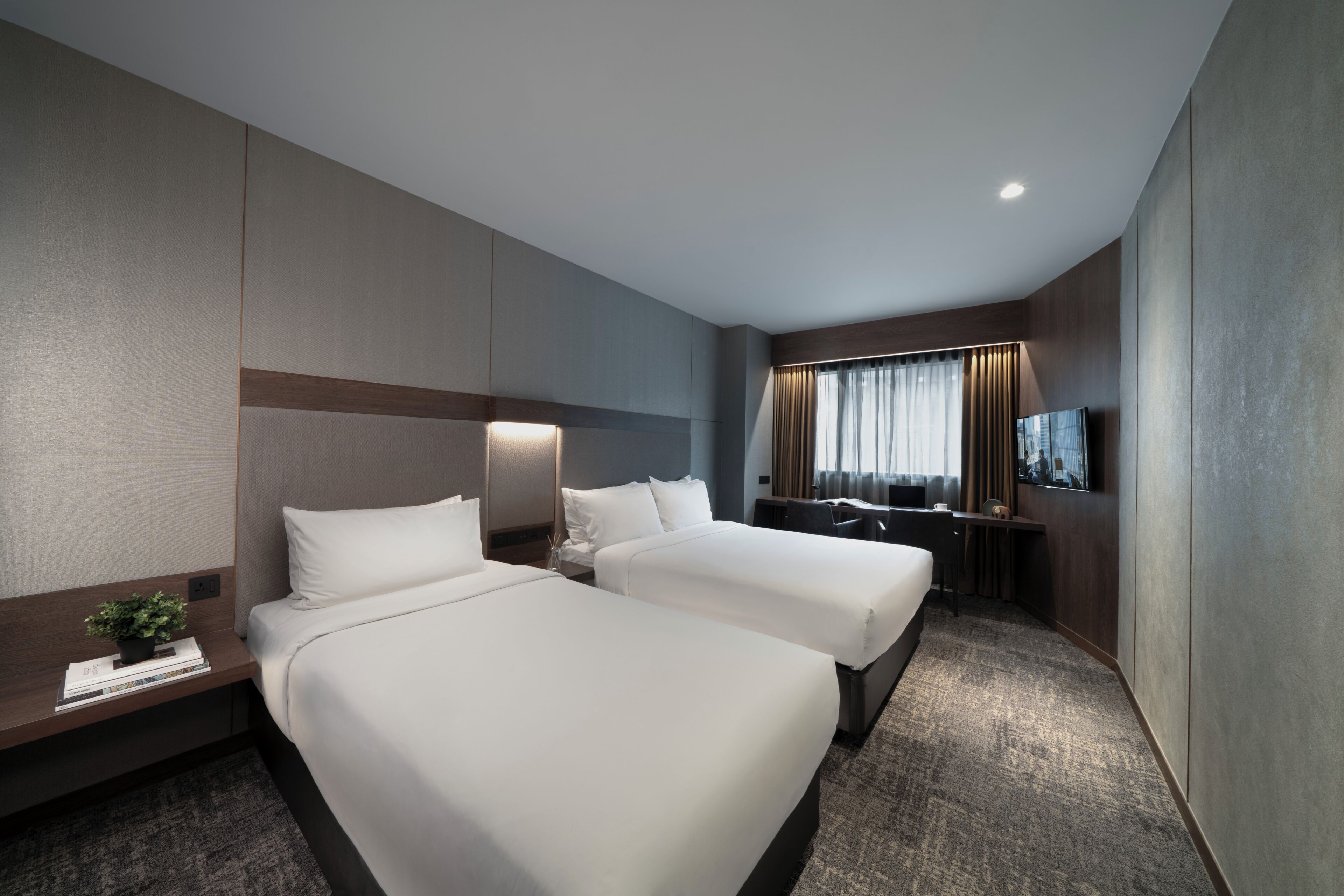 Deluxe Triple Room | In-room safe, desk, iron/ironing board, free cribs/infant beds