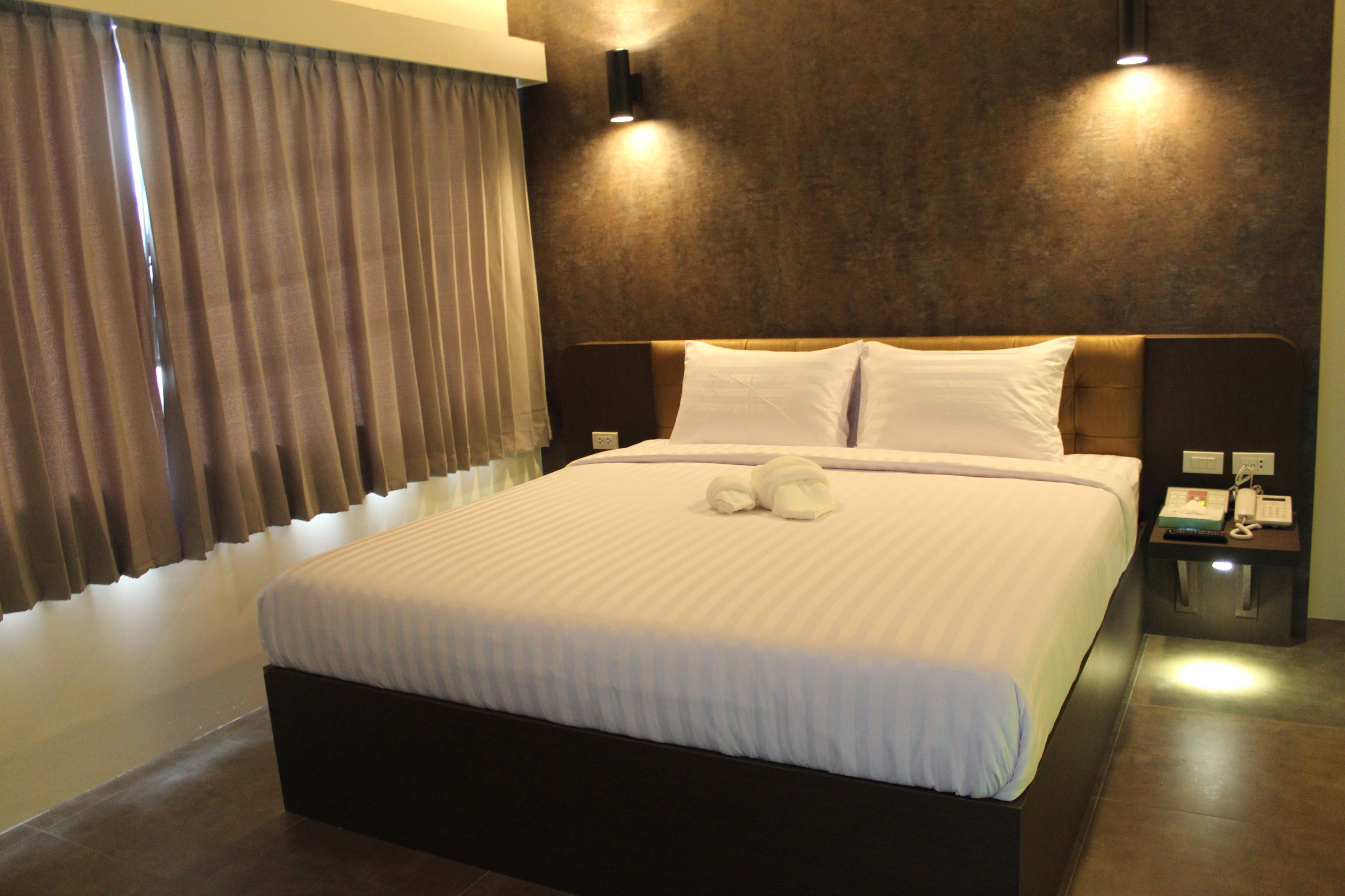 blackout curtains, soundproofing, free wifi, bed sheets