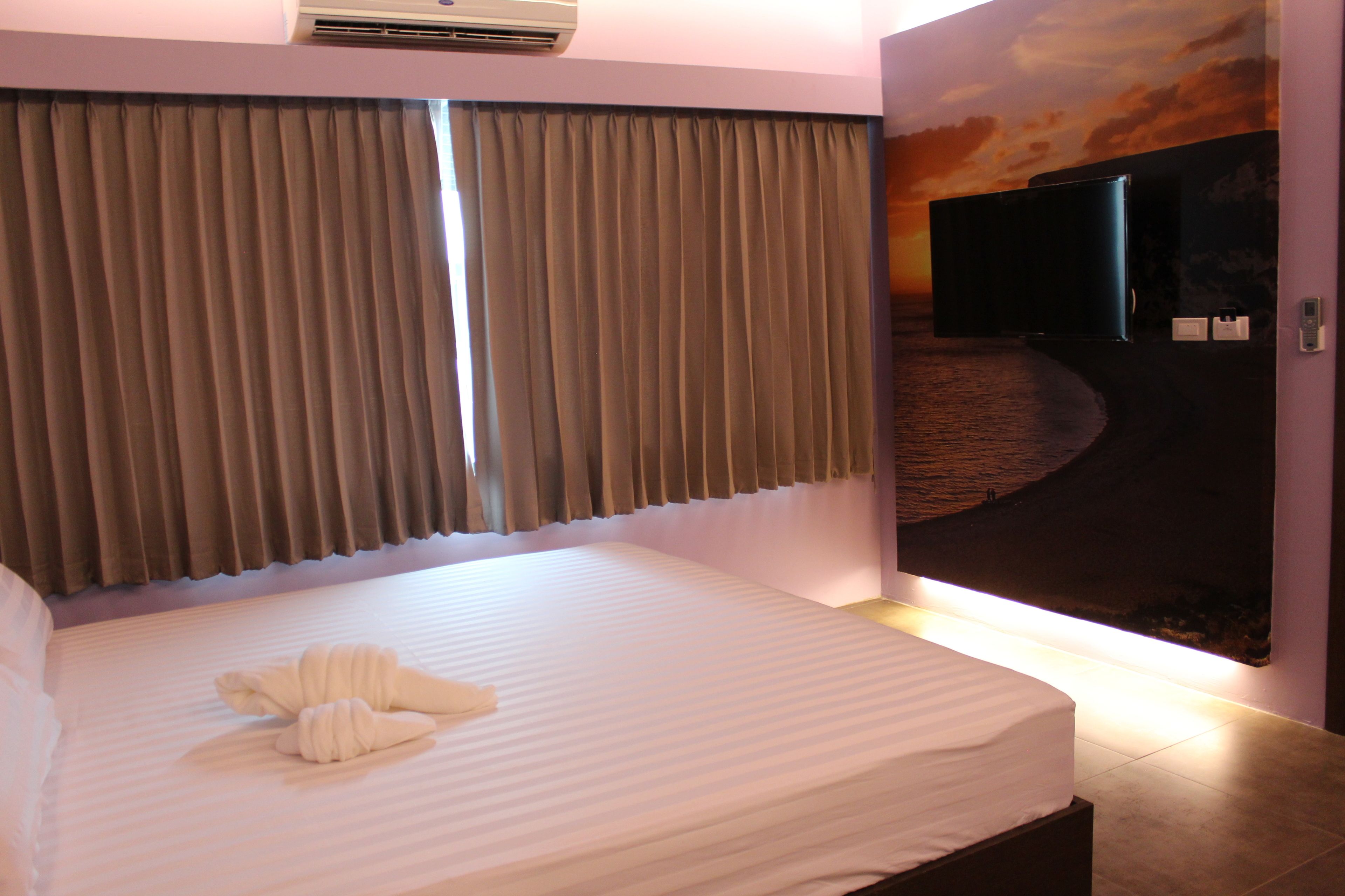 blackout curtains, soundproofing, free wifi, bed sheets