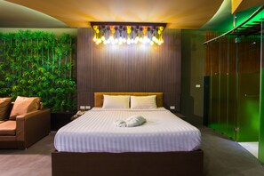 Blackout curtains, soundproofing, free WiFi, bed sheets