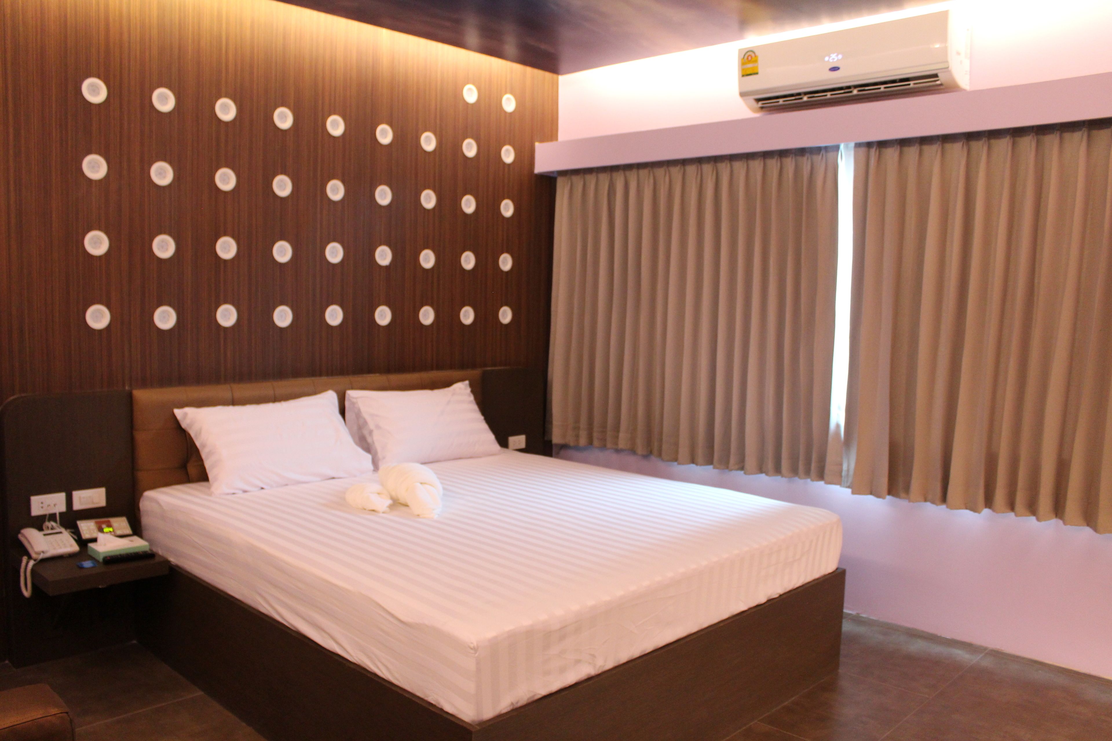 blackout curtains, soundproofing, free wifi, bed sheets