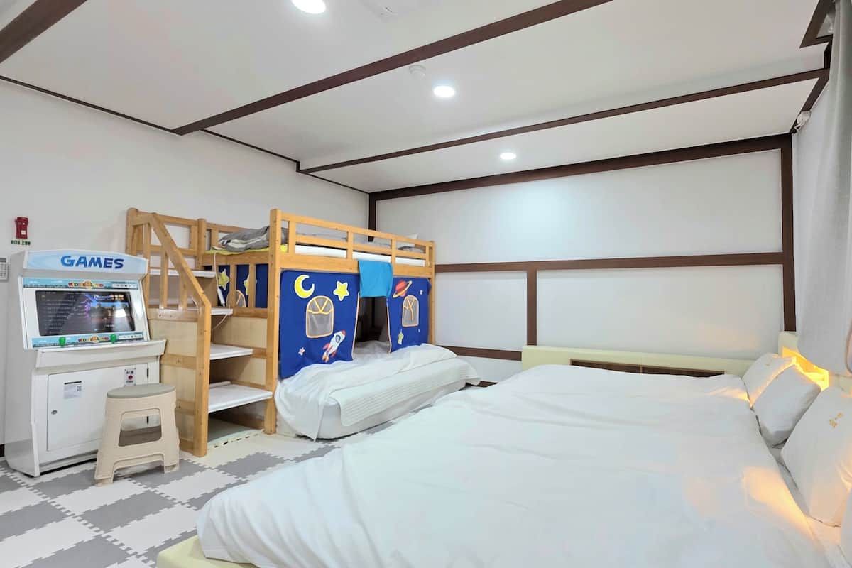 Kids Suite | Individualmente decorados, espaço de trabalho para notebook