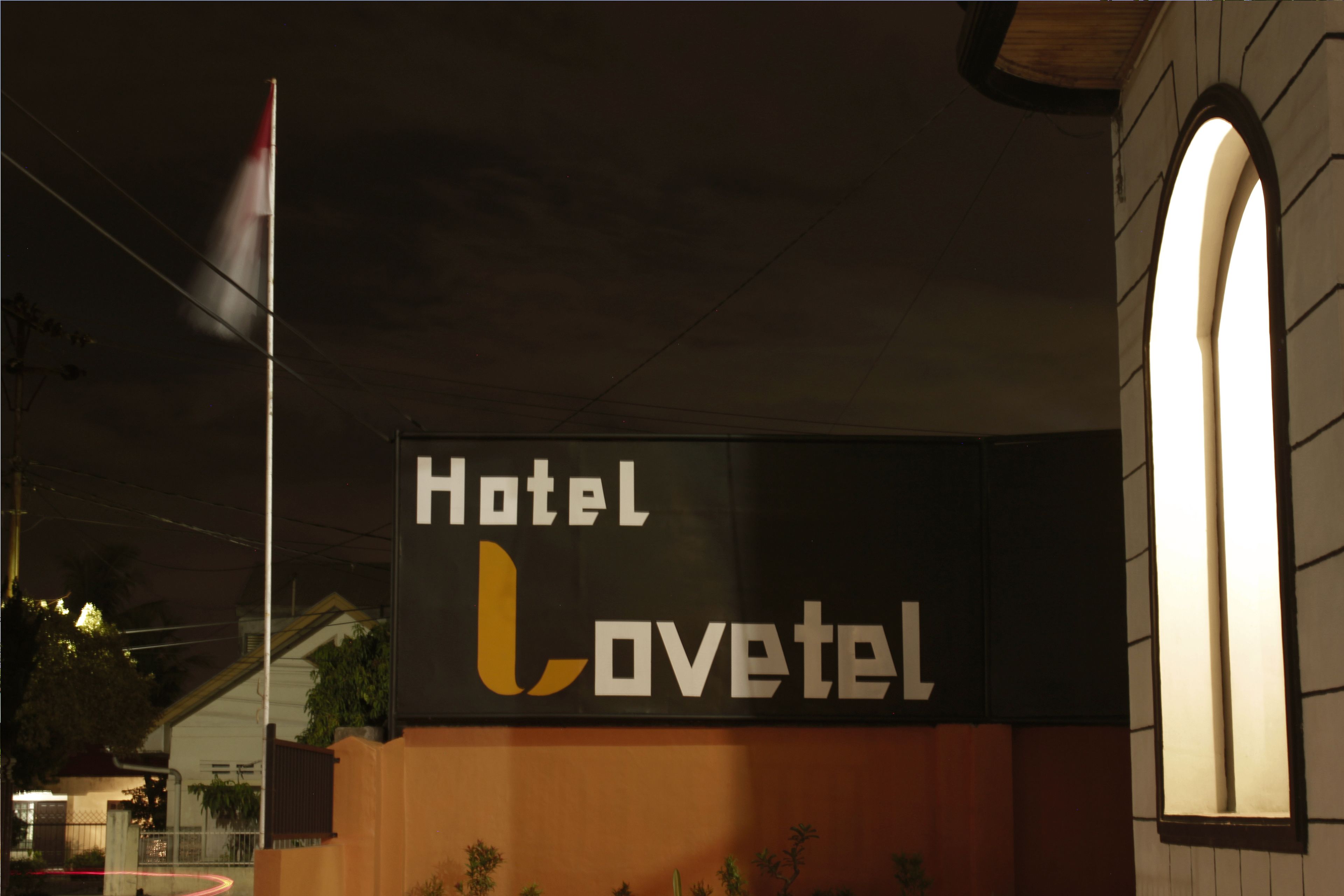 واجهة المنشأة - في المساء/الليل