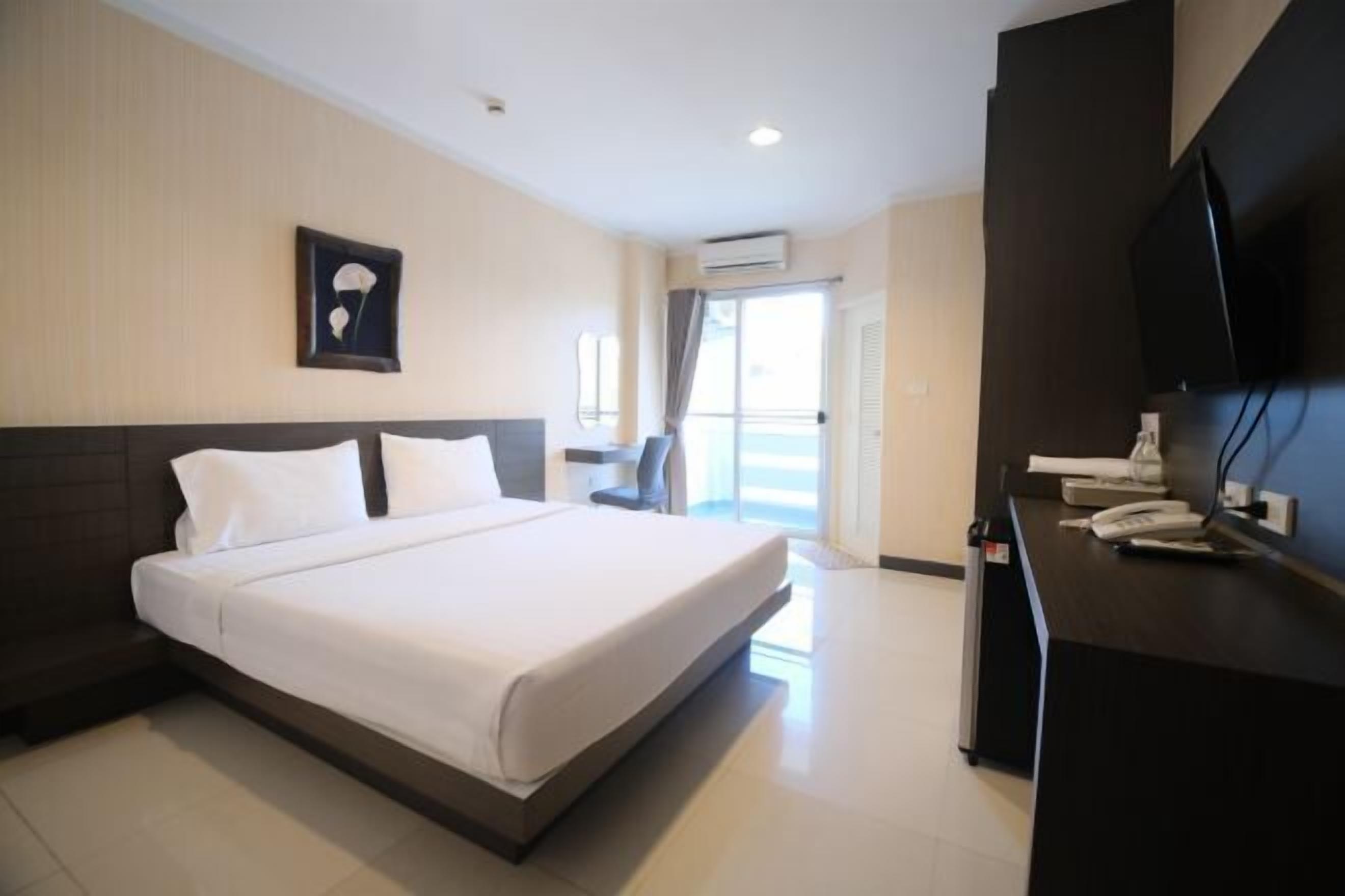 Free WiFi, bed sheets