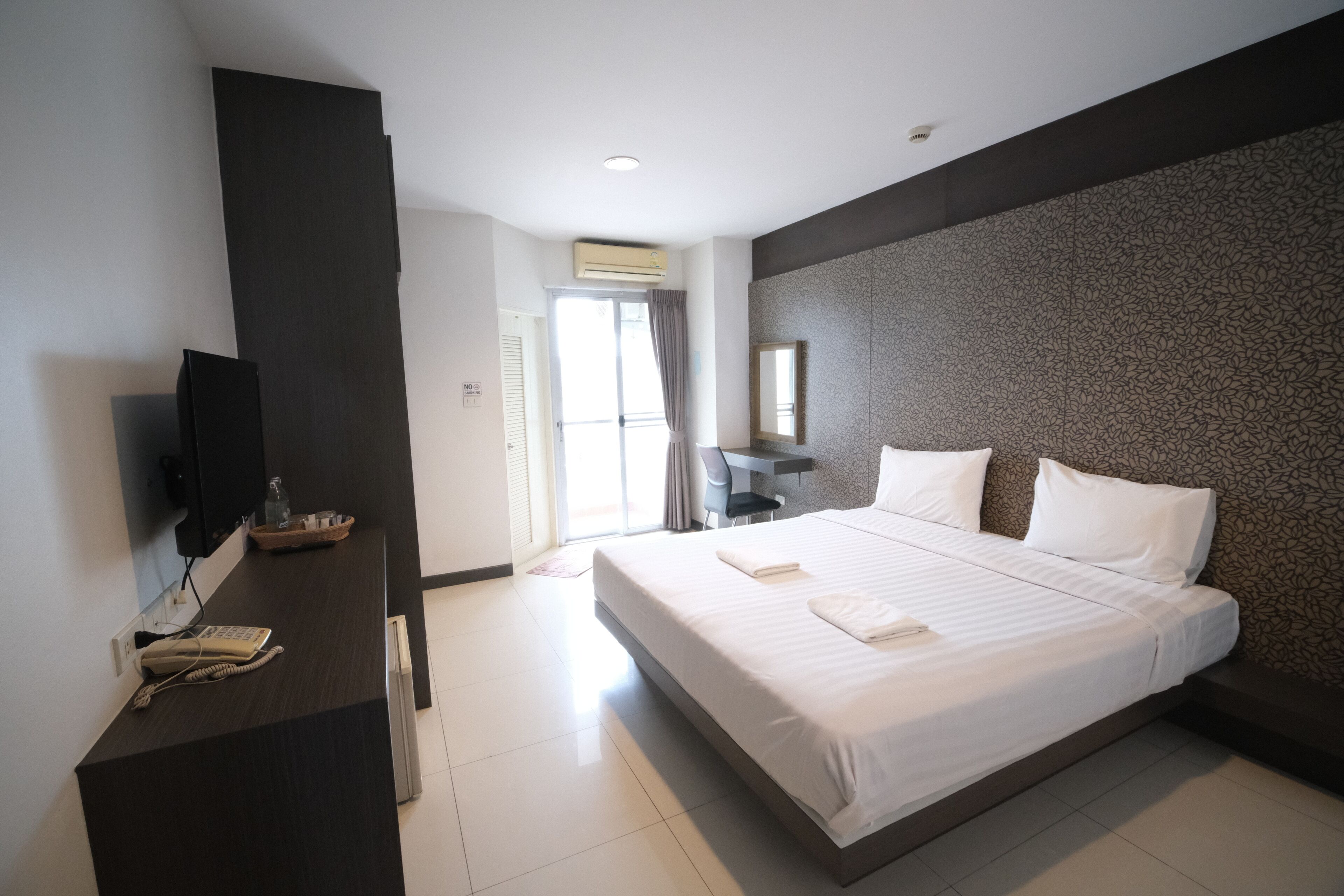 Standard Double Room | WiFi (free), bed sheets
