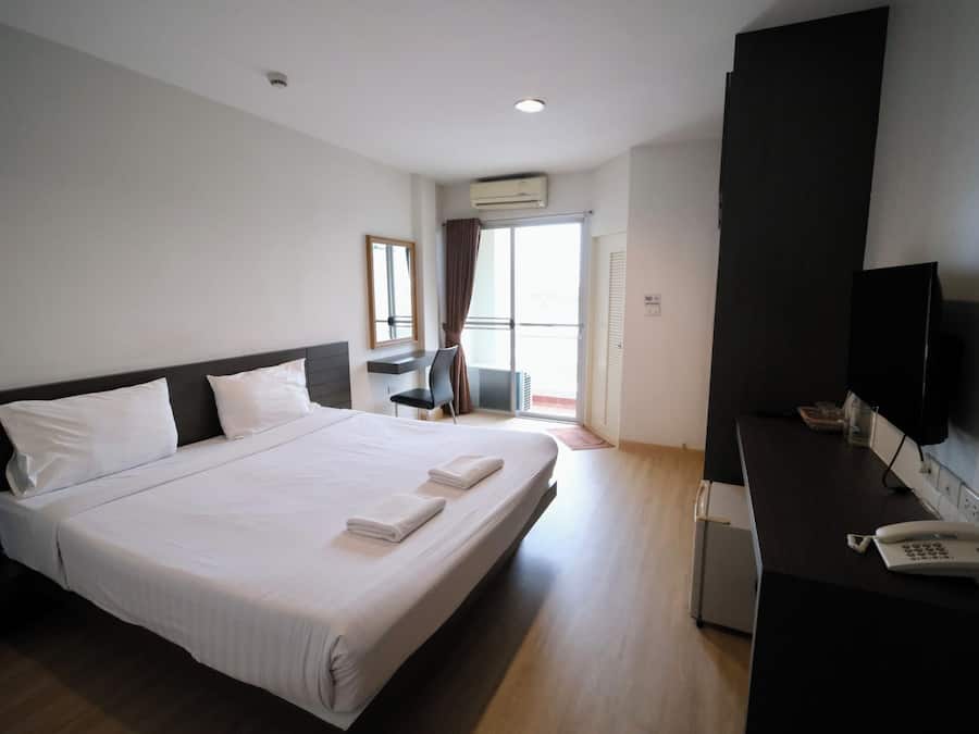 Standard Double Room | Free WiFi, bed sheets