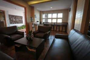 Lobby sitting area - Fortune Surin Hotel (Surin)
