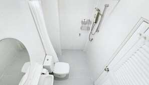 ฝักบัว, ของใช้ในห้องน้ำฟรี, ผ้าเช็ดตัว