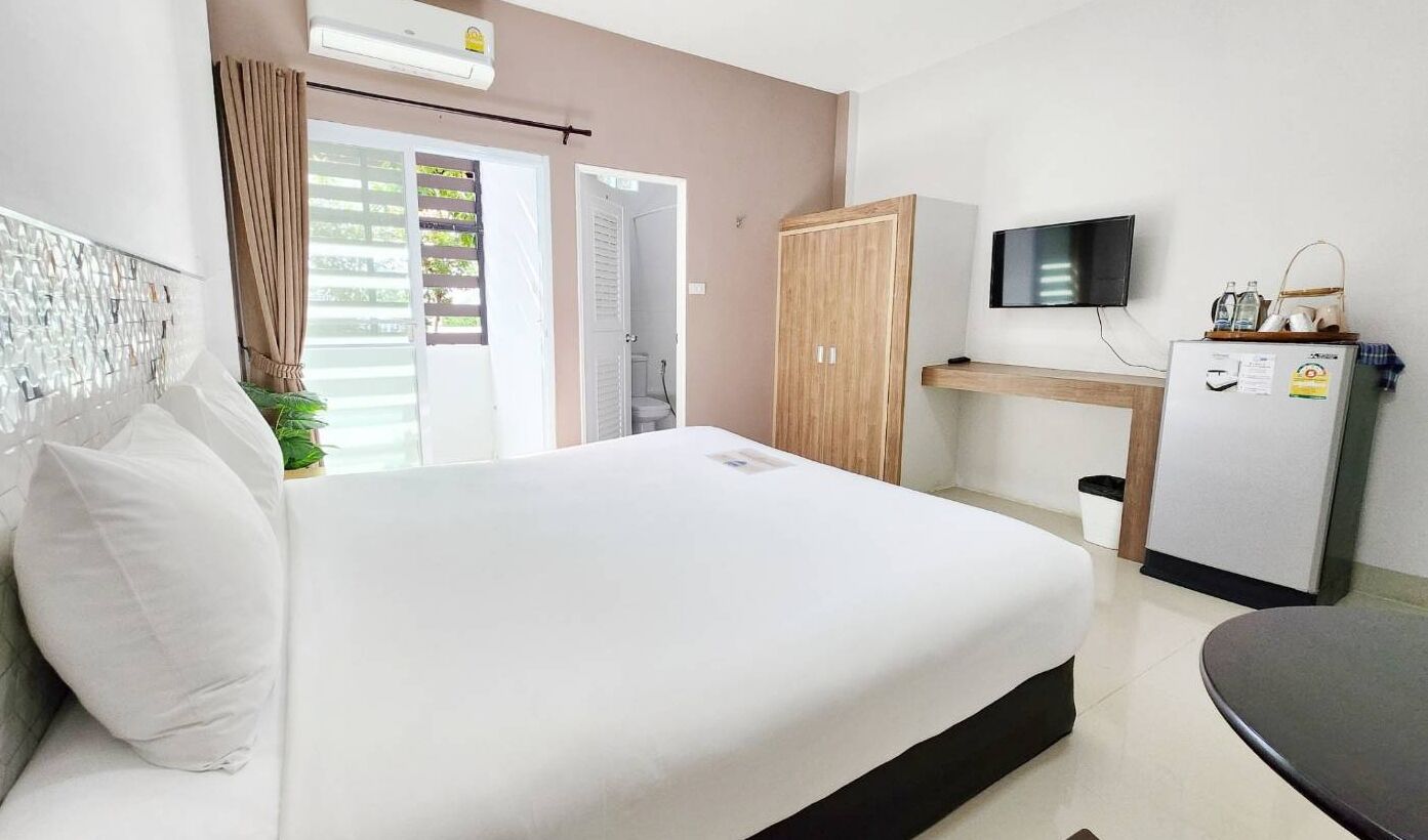 Standard Double Room | Desk, blackout curtains, rollaway beds, free WiFi