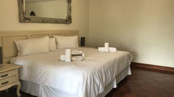 Minibar, desk, free WiFi