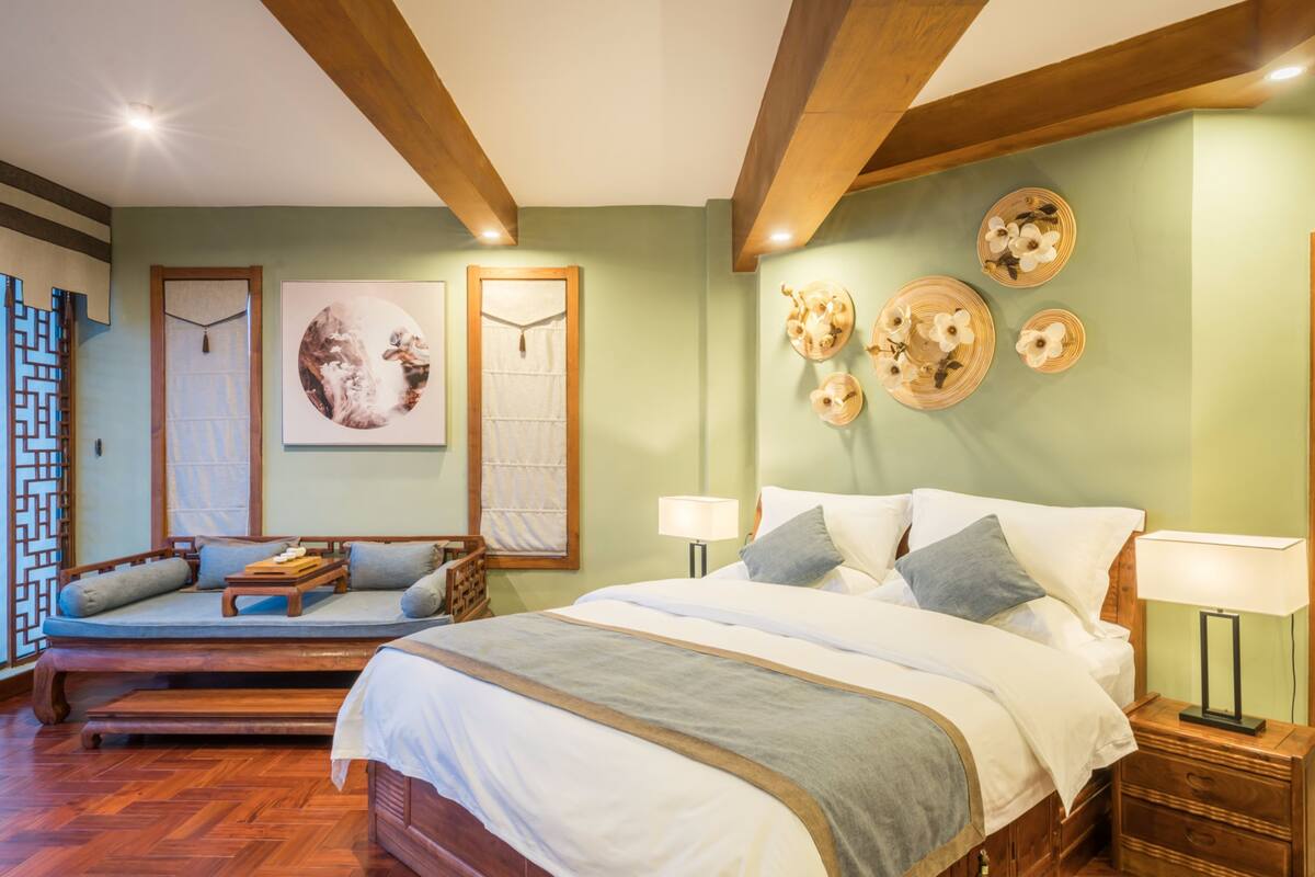 Deluxe Double Room, Lake View | Minibar, blackout drapes, free WiFi