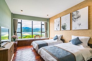 Standard Twin Room, Lake View | Minibar, blackout drapes, free WiFi