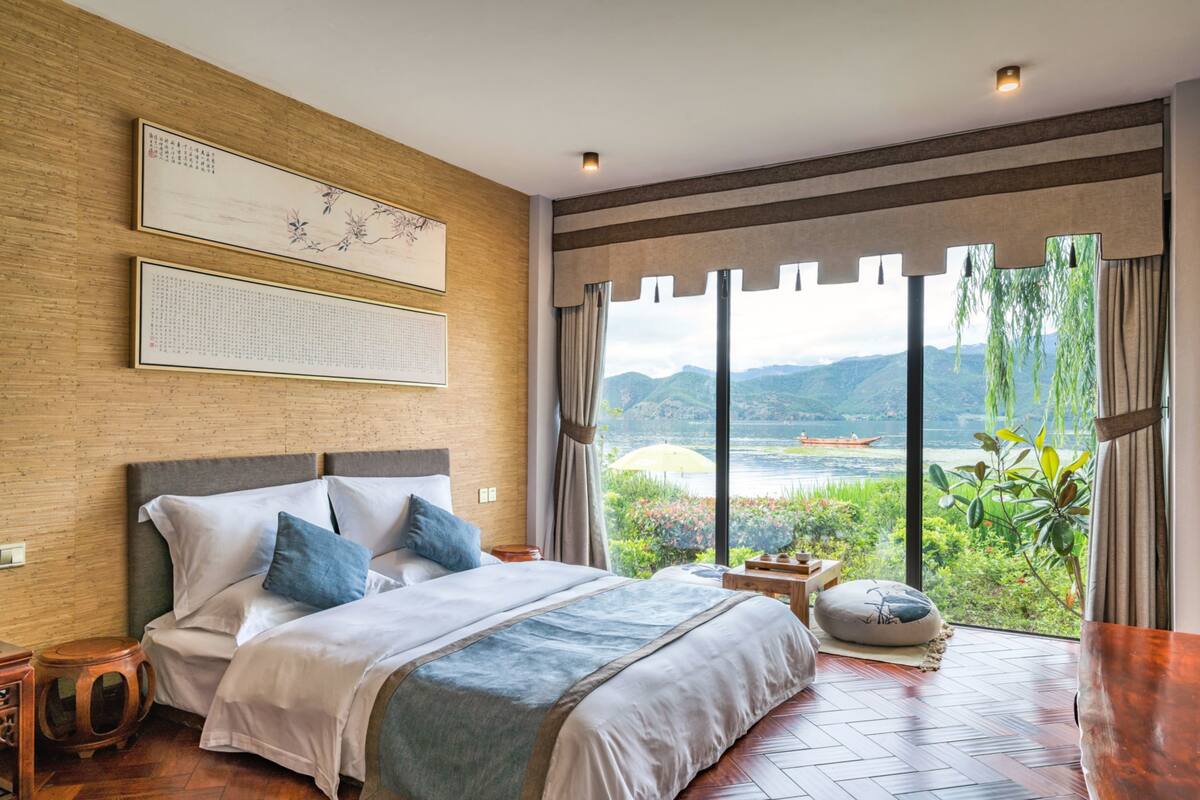 Standard Double Room, Lake View | Minibar, blackout drapes, free WiFi