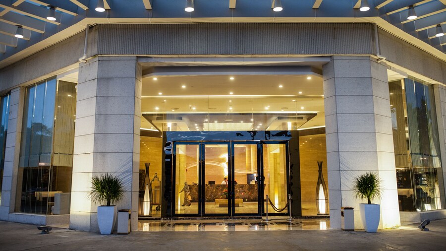 Royale Signature Hotel