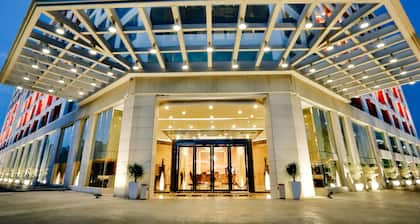 Royale Signature Hotel