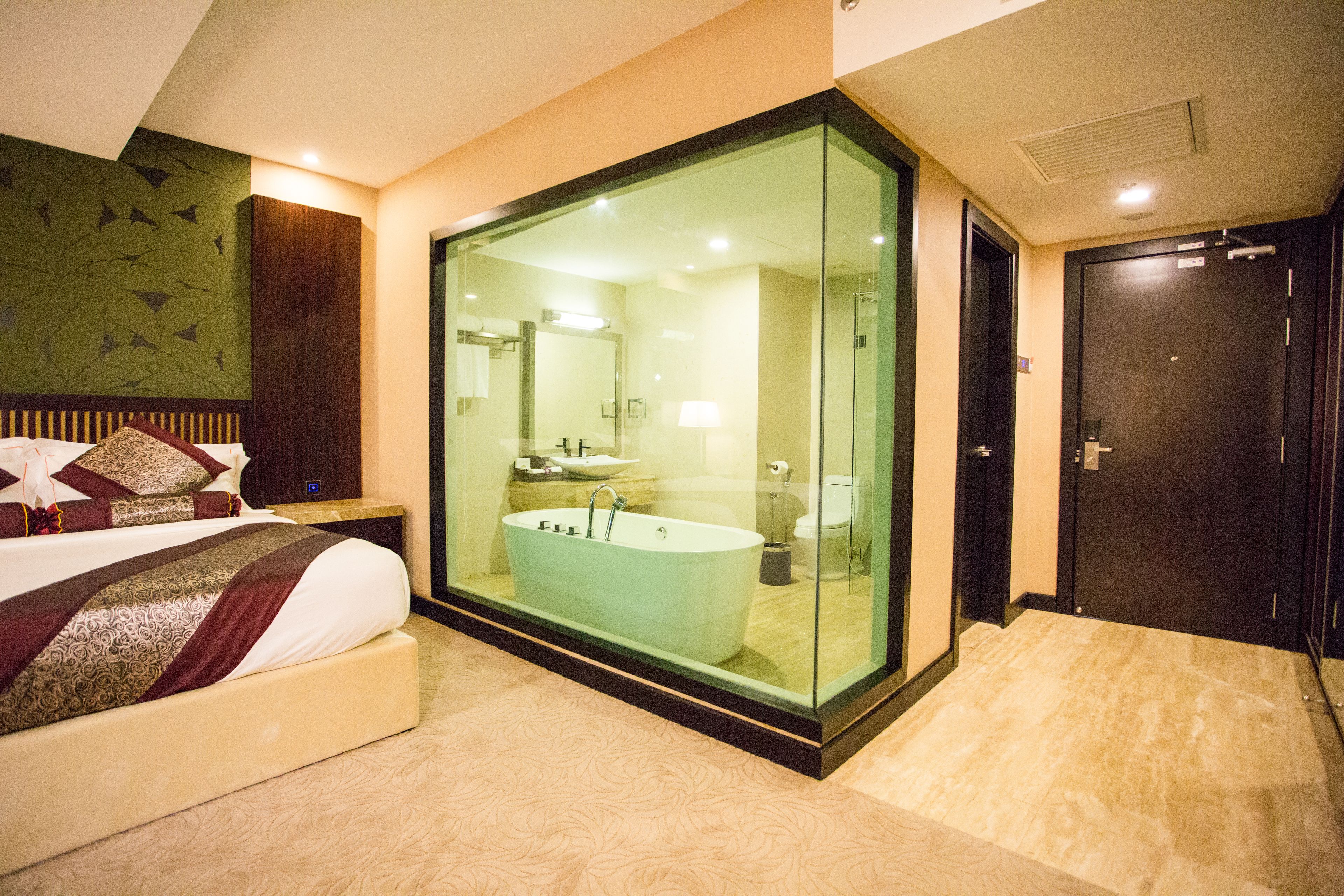 1 bedroom, premium bedding, minibar, in-room safe