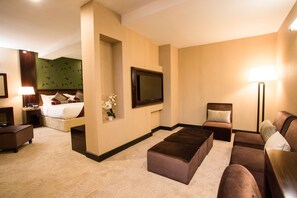 Junior Suite, 1 King Bed | Minibar, in-room safe, desk, laptop workspace