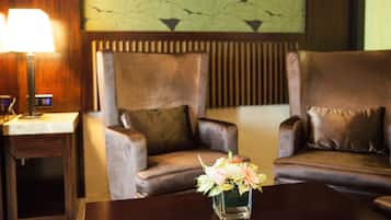 Royale Signature Suite | 客廳 | 42 吋LCD 電視連衛星電視頻道、電視