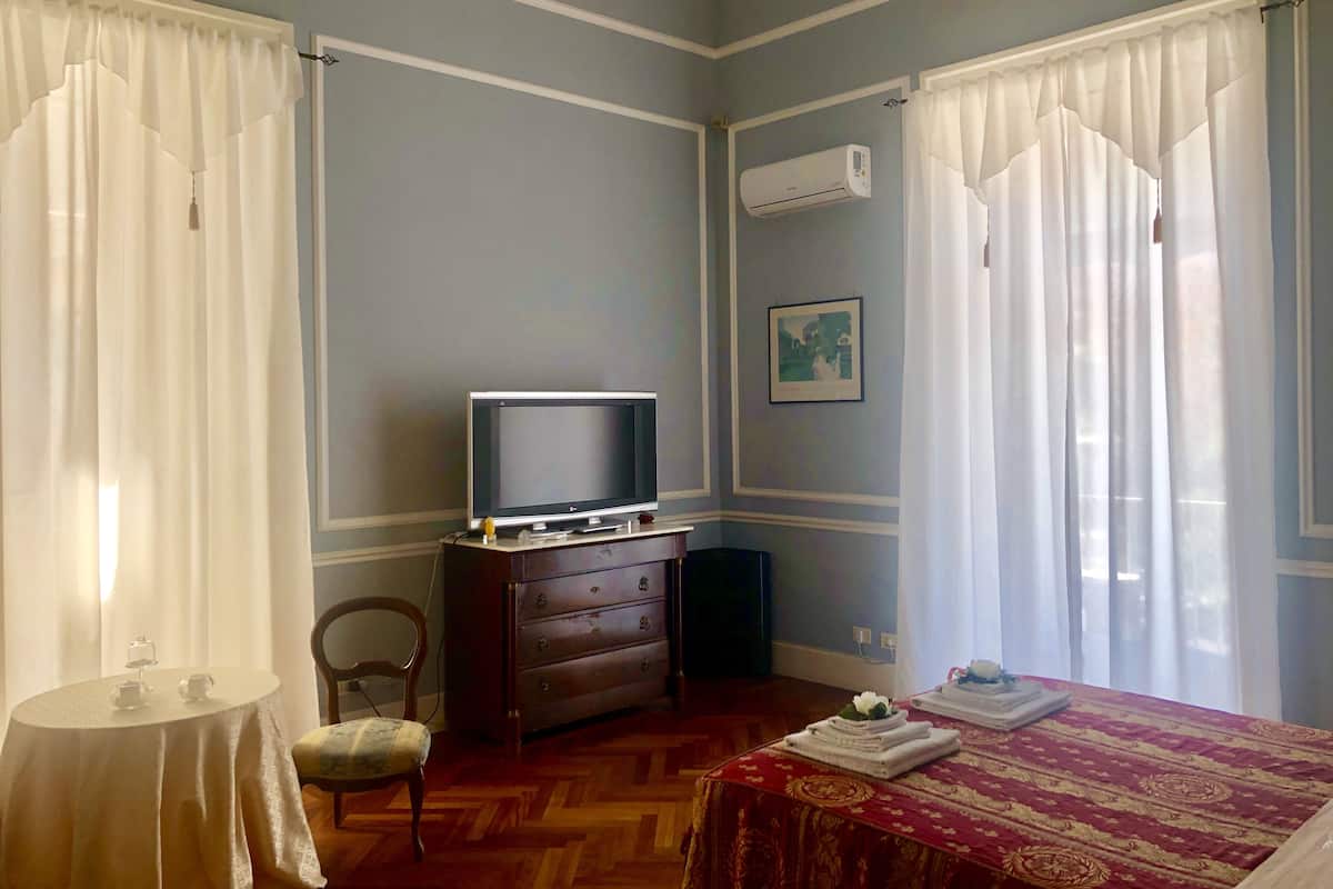 Panoramic Double Room (Prvate External Bathroom) | Egyptian cotton sheets, premium bedding, down comforters