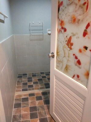 Standard Double Room | Bathroom | Shower, free toiletries, towels - Raveekan Resort (Khaen Dong)