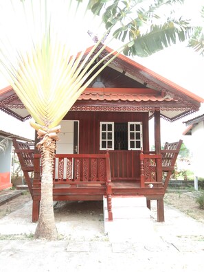 VIP Room | Terrace/patio - Raveekan Resort (Khaen Dong)