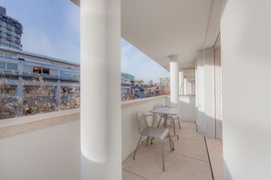 Superior Apartment, 2 Bedrooms, Balcony, Mezzanine | Balcony - Citybreak-Apartments Sá da Bandeira (Porto)