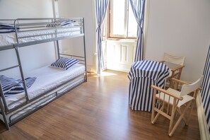 Basic Shared Dormitory, Shared Bathroom (Barraca Azul) | Individually decorated, individually furnished, iron/ironing board - Hostel 402 (Figueira da Foz)