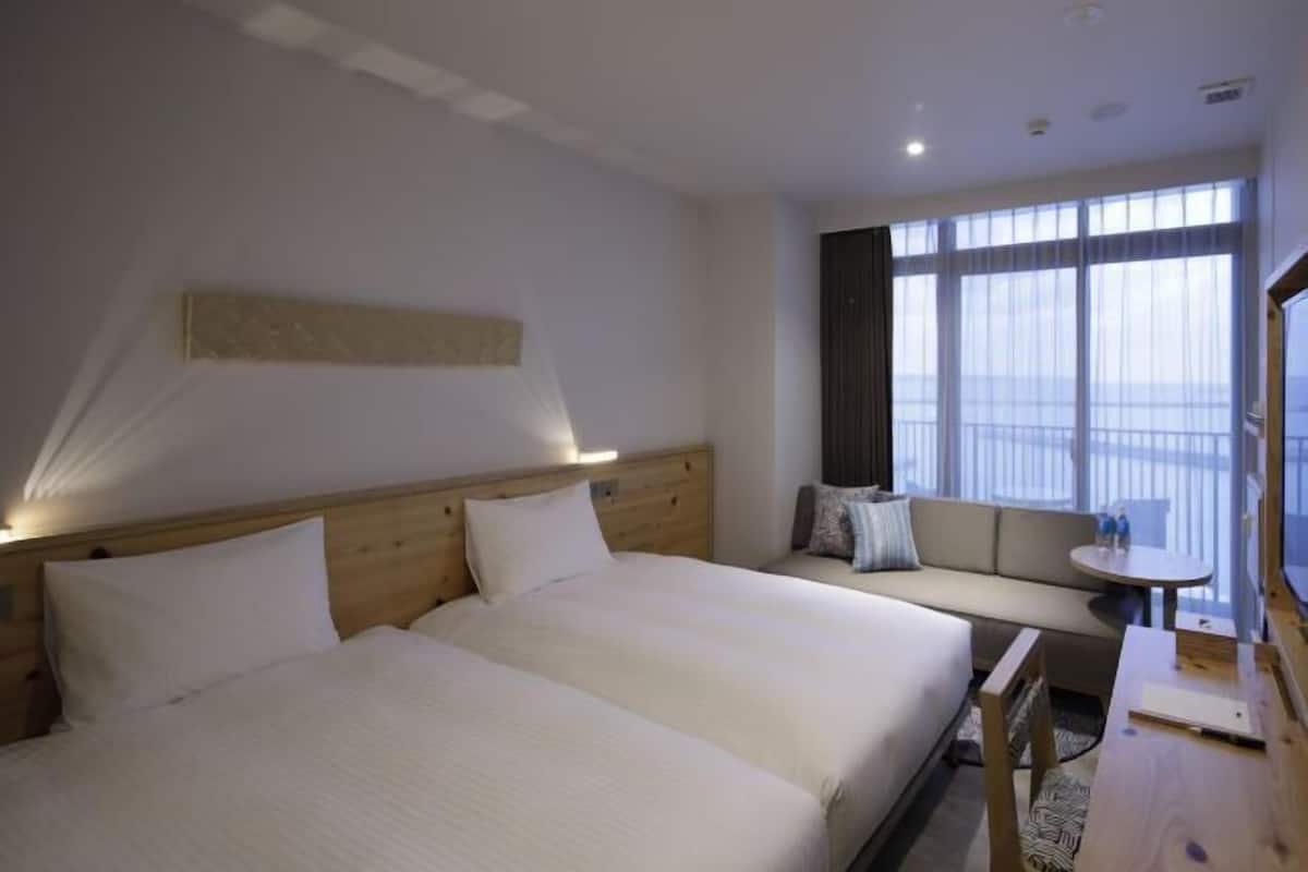 客房内保险箱、遮光窗帘、免费 WiFi、特色家居