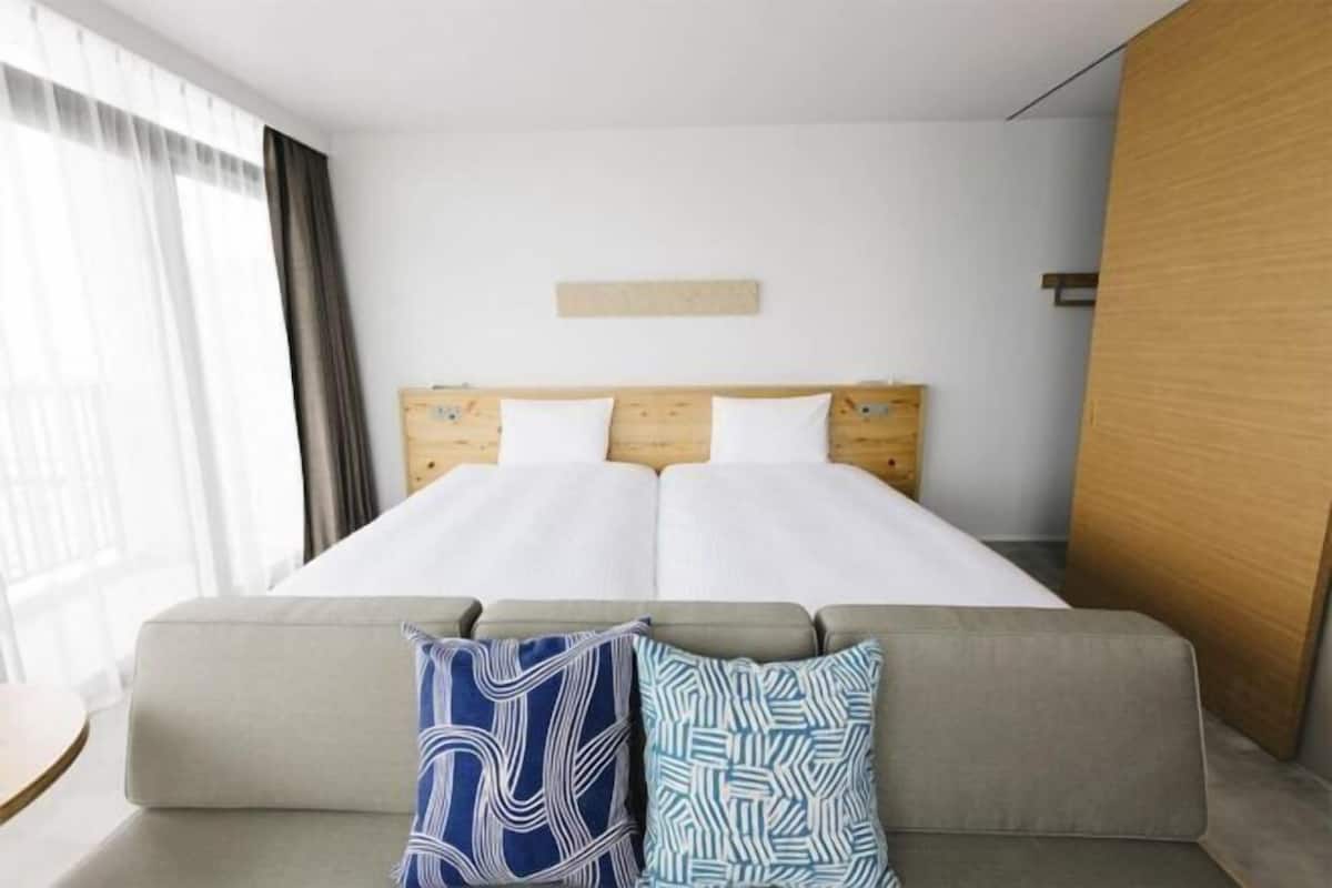 客房内保险箱、遮光窗帘、免费 WiFi、特色家居