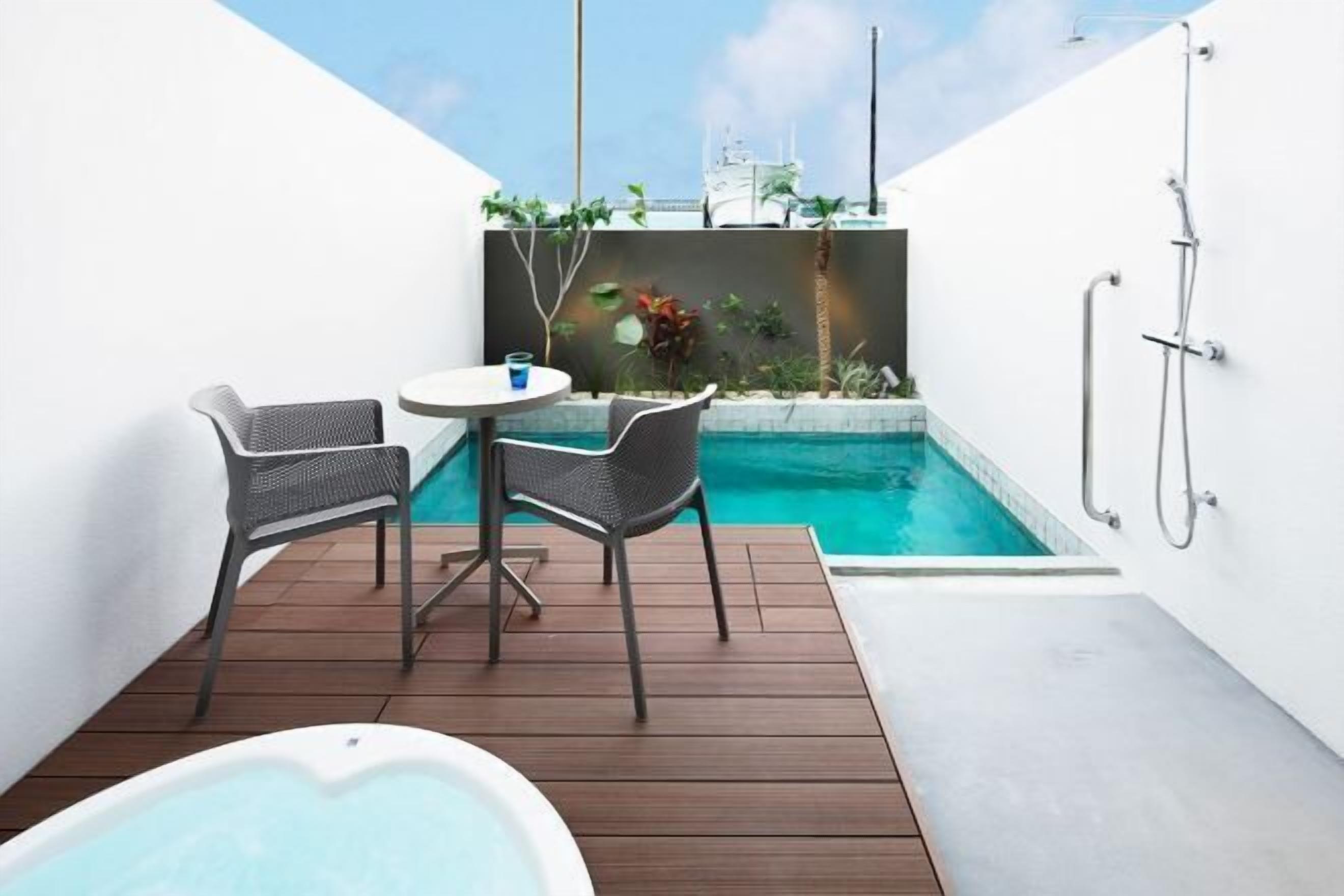 Pool | Outdoor pool