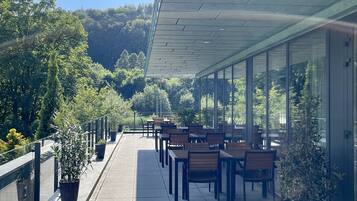 Spécialités Cuisine locale et internationale