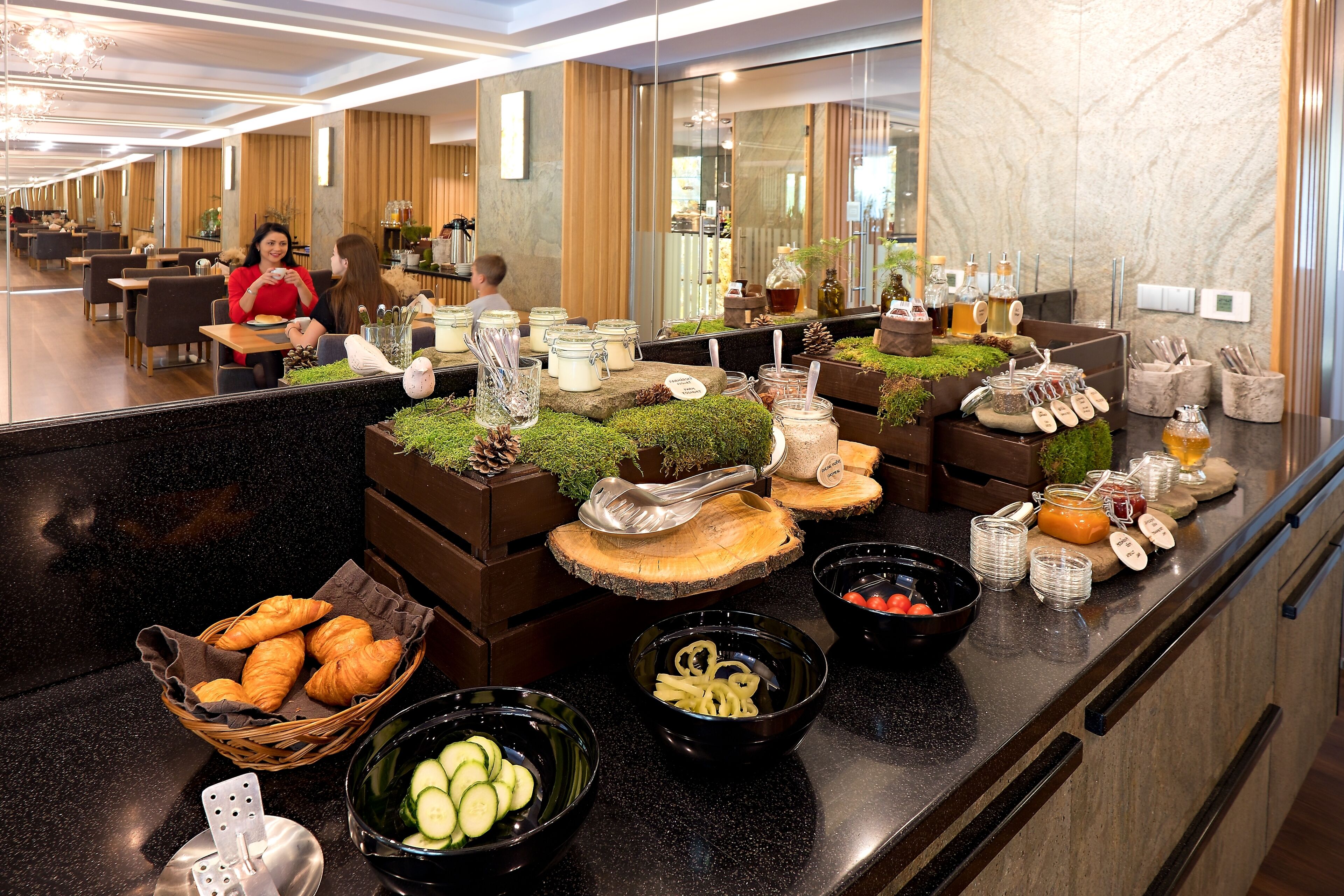 Café da manhã com buffet grátis todos os dias