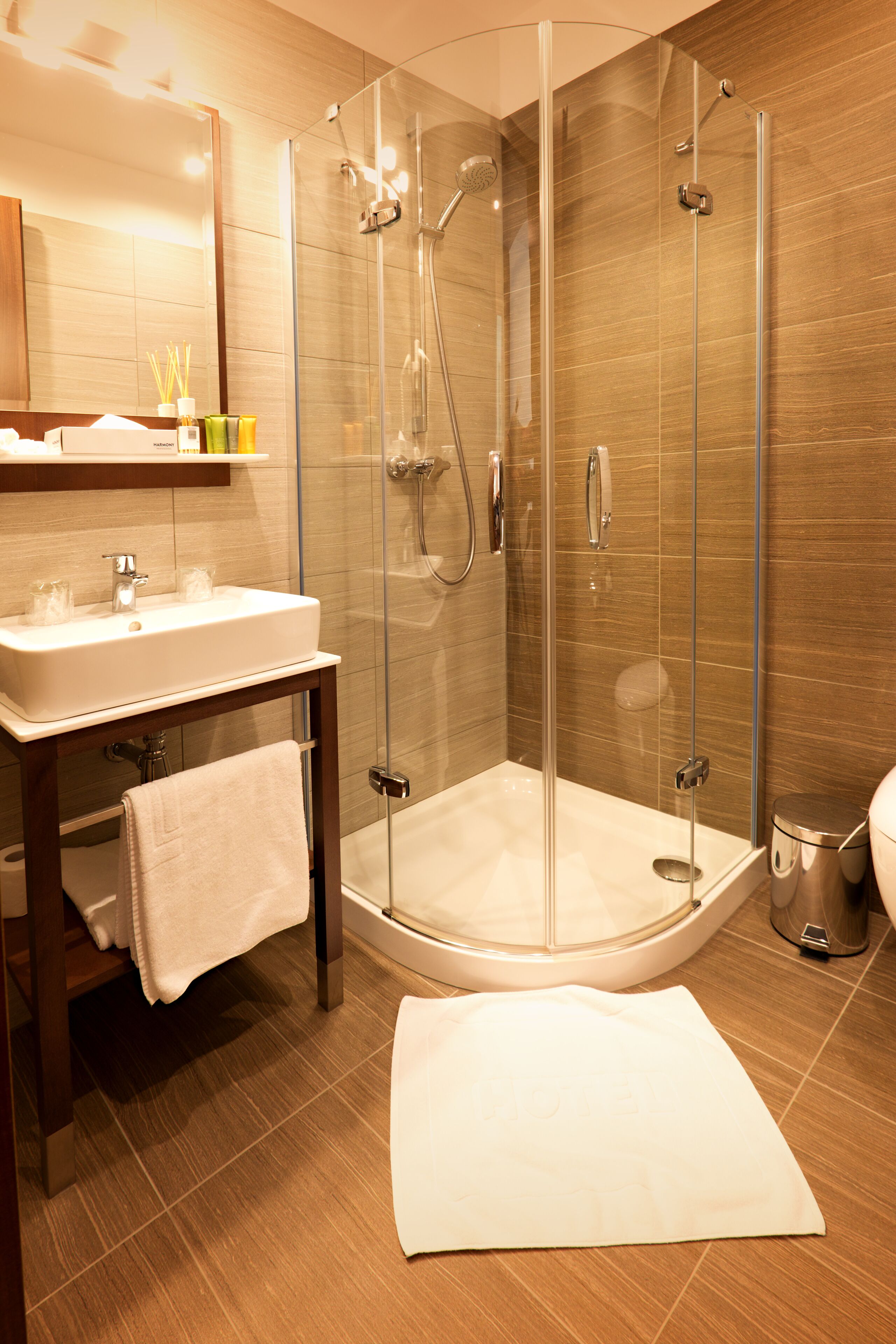 deluxe double or twin room | bathroom | free toiletries, hair dryer, slippers, towels
