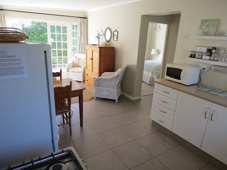 Refrigerador, microondas, cafetera/tetera, tetera/pava eléctrica. AppleBee Guest Cottages