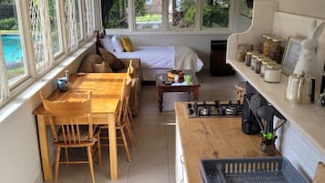 Cottage Confort | Coin séjour | Télévision à écran plat, Netflix, services de streaming