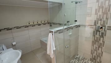 Casa de campo Confort | Baño | Artículos de higiene personal gratuitos, secador de pelo y toallas