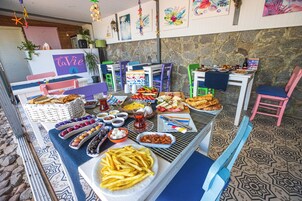 Free daily full breakfast