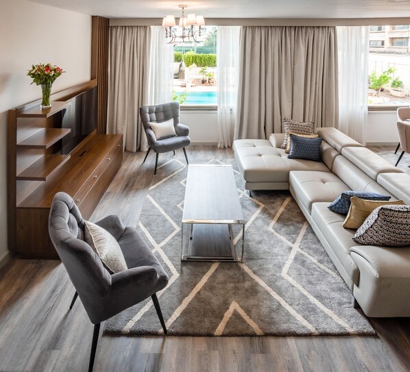 Deluxe Apartment, 1 Bedroom | Living room