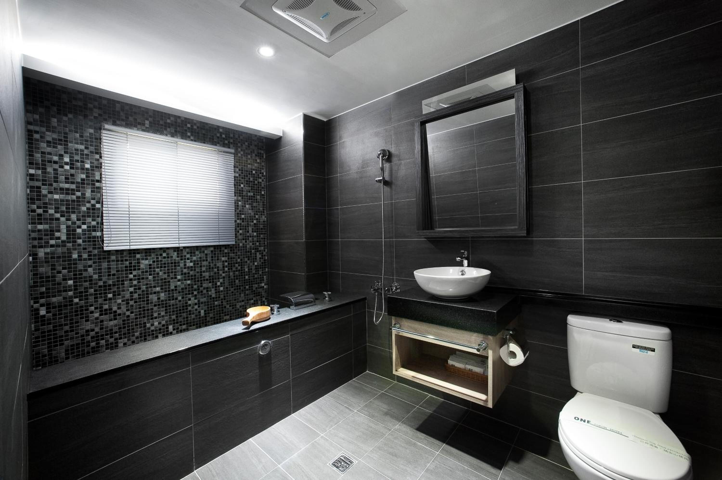 separate bathtub and shower, deep-soaking bathtub, free toiletries