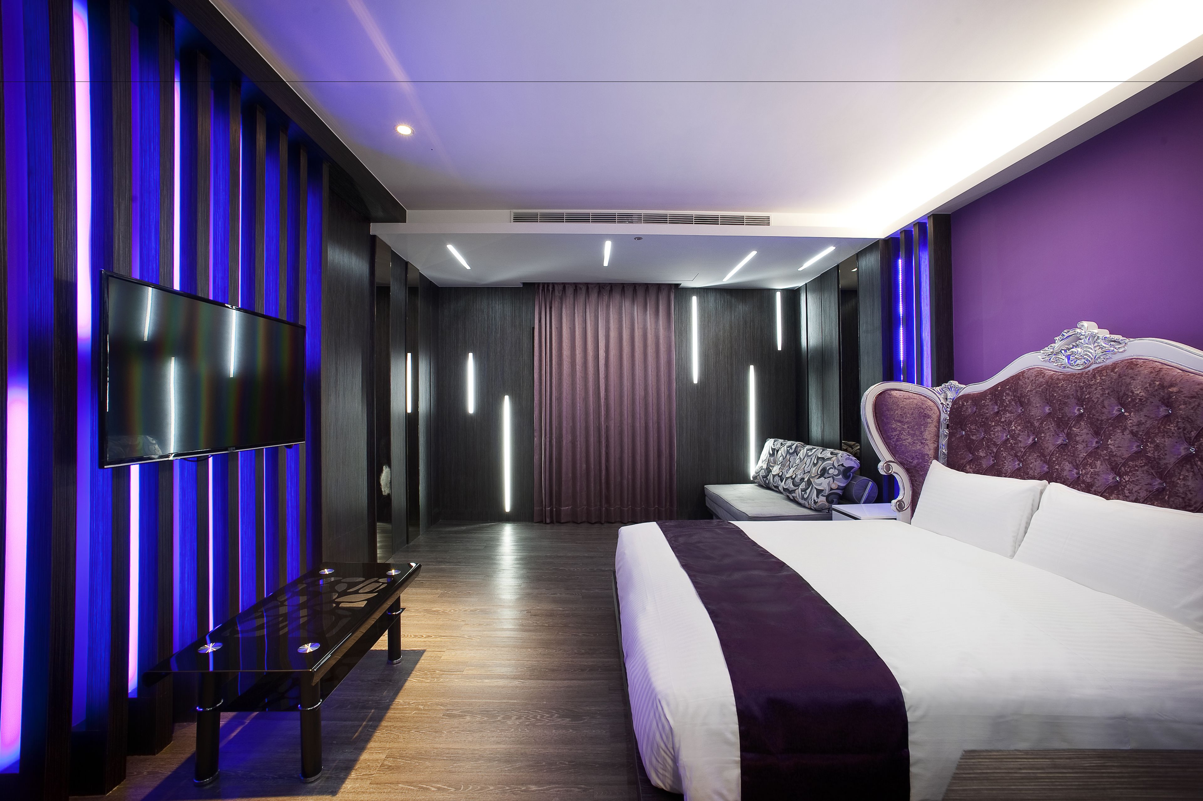 luxury double room (with garage) | premium bedding, desk, blackout curtains, soundproofing