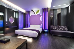 汽車雙人房 - 獨立車庫 | 高級寢具、書桌、遮光布/窗簾、隔音