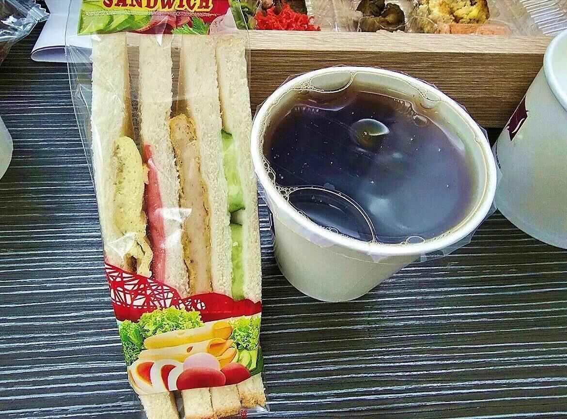 free daily full breakfast