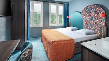 Deluxe Double Room | Minibar, in-room safe, desk, iron/ironing board