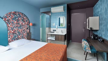 Deluxe tweepersoonskamer | Een minibar, een kluis op de kamer, een bureau