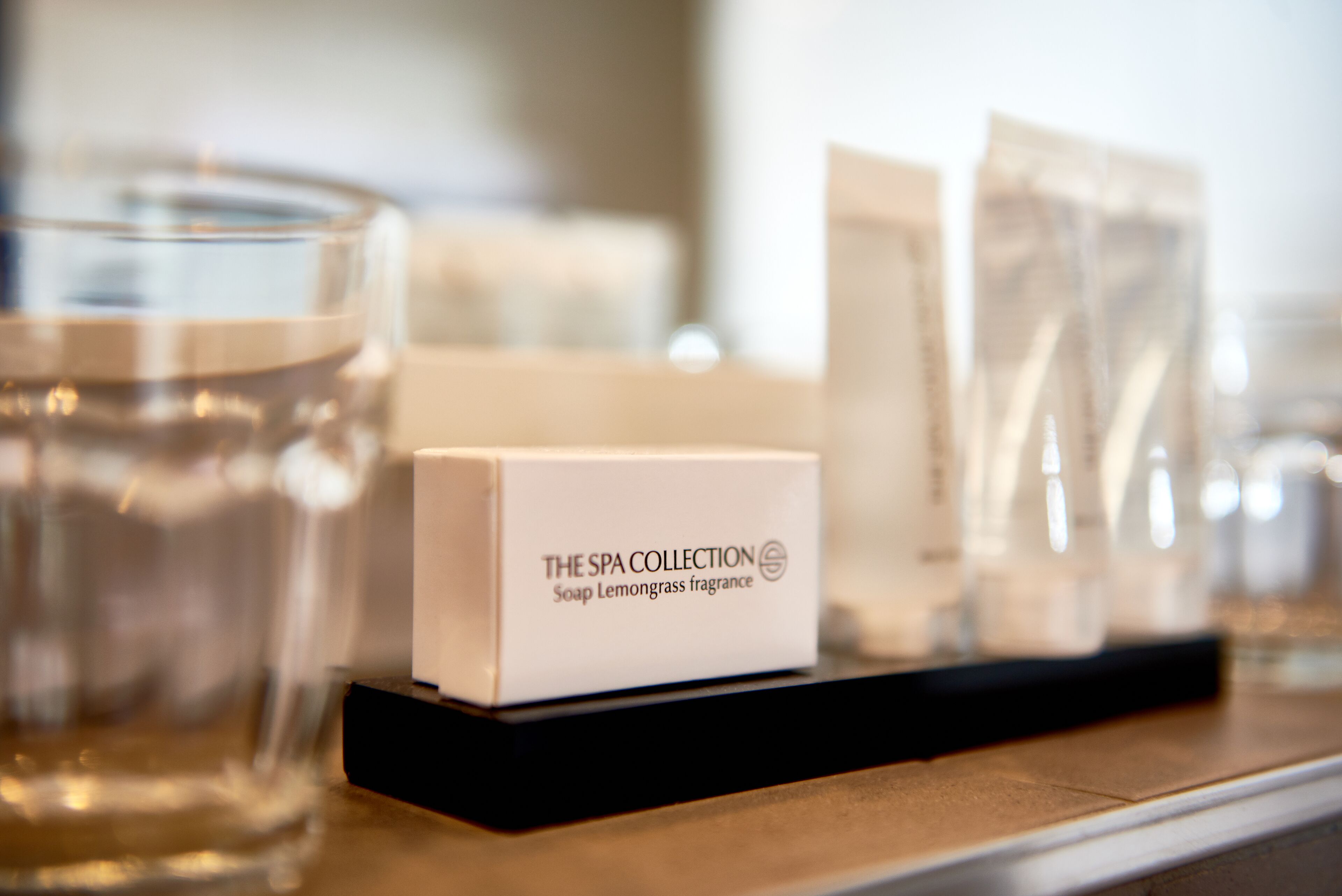 deluxe twin room | bathroom amenities | shower, free toiletries, hair dryer, towels