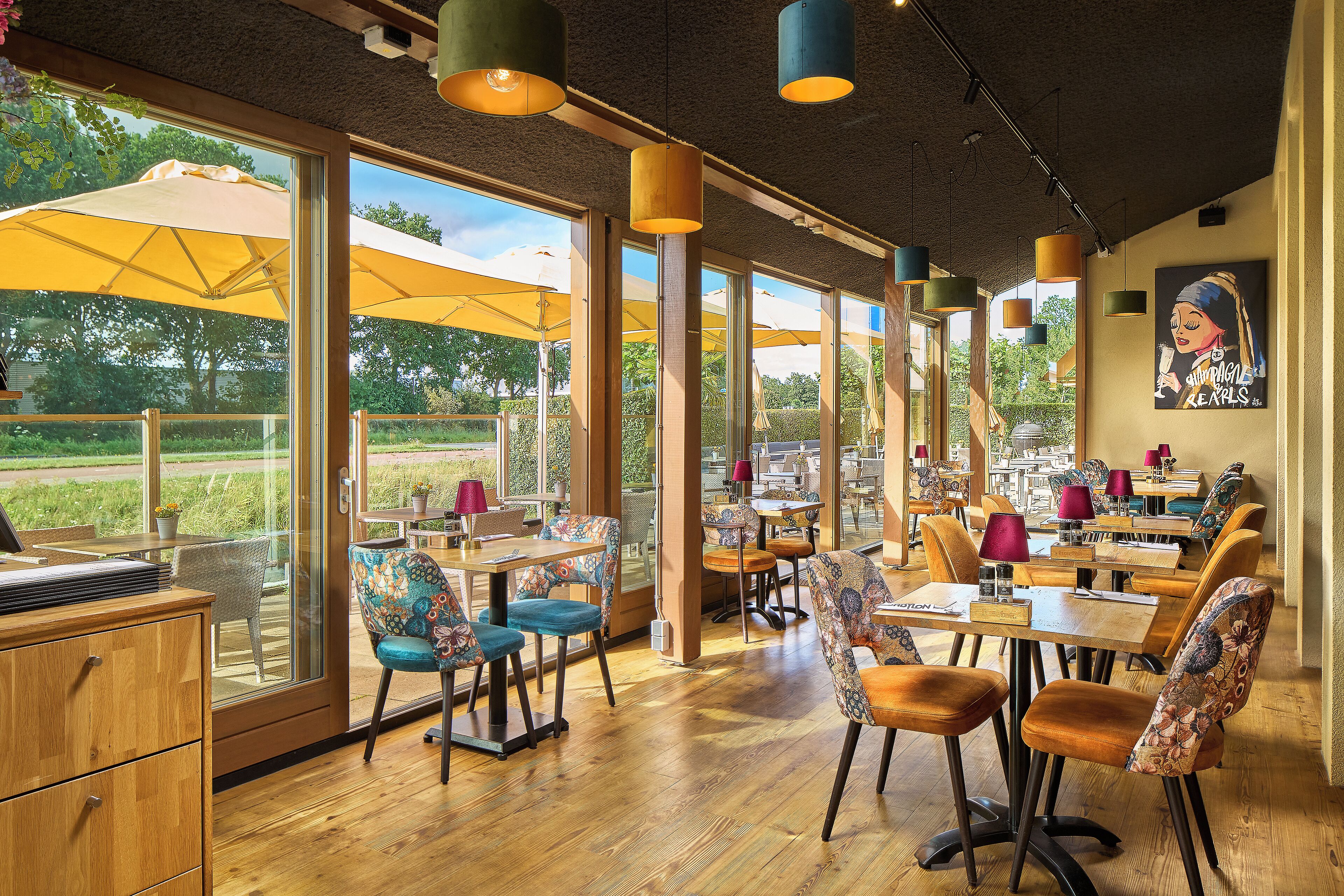 breakfast, lunch, dinner served; french cuisine