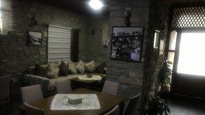 Flat-screen TV - Guney Konak (Safranbolu)