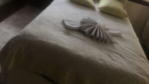 Standard Triple Room, Smoking | Desk, iron/ironing board (on request), cribs (free), WiFi (free) - Guney Konak (Safranbolu)