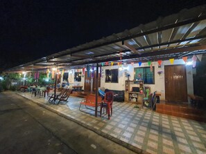 Tempat makan outdoor