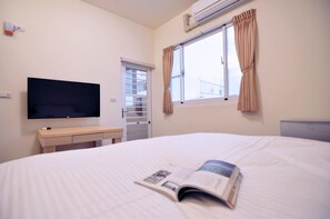 Minibar, desk, blackout drapes, soundproofing - Love Traveling B&B (Taitung)